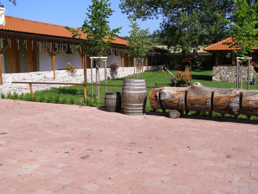 Hotel Na Statku Mirosov Mirosov  Exterior foto
