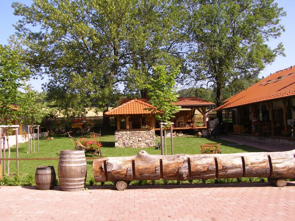 Hotel Na Statku Mirosov Mirosov  Exterior foto