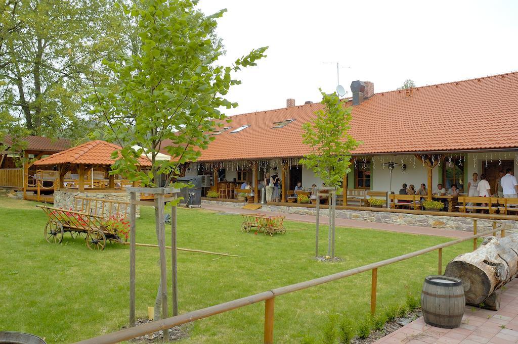 Hotel Na Statku Mirosov Mirosov  Exterior foto